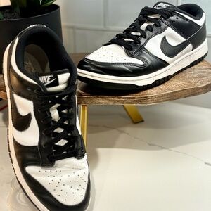 Nike Women’s Black and White Low-Top Sneakers — Sz 9